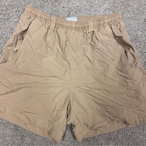 Columbia Shorts. Khaki. Small